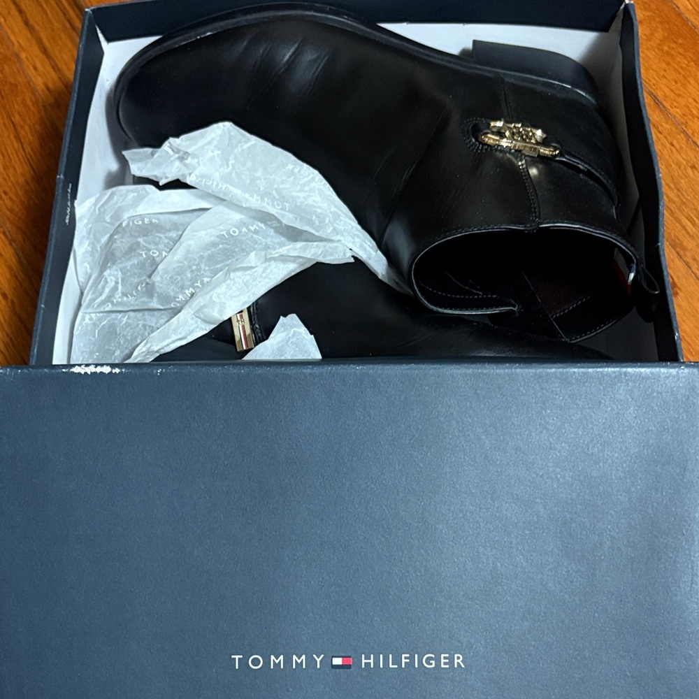 Tommy Hilfiger Black Leather Chukka Boots with Gold Accent